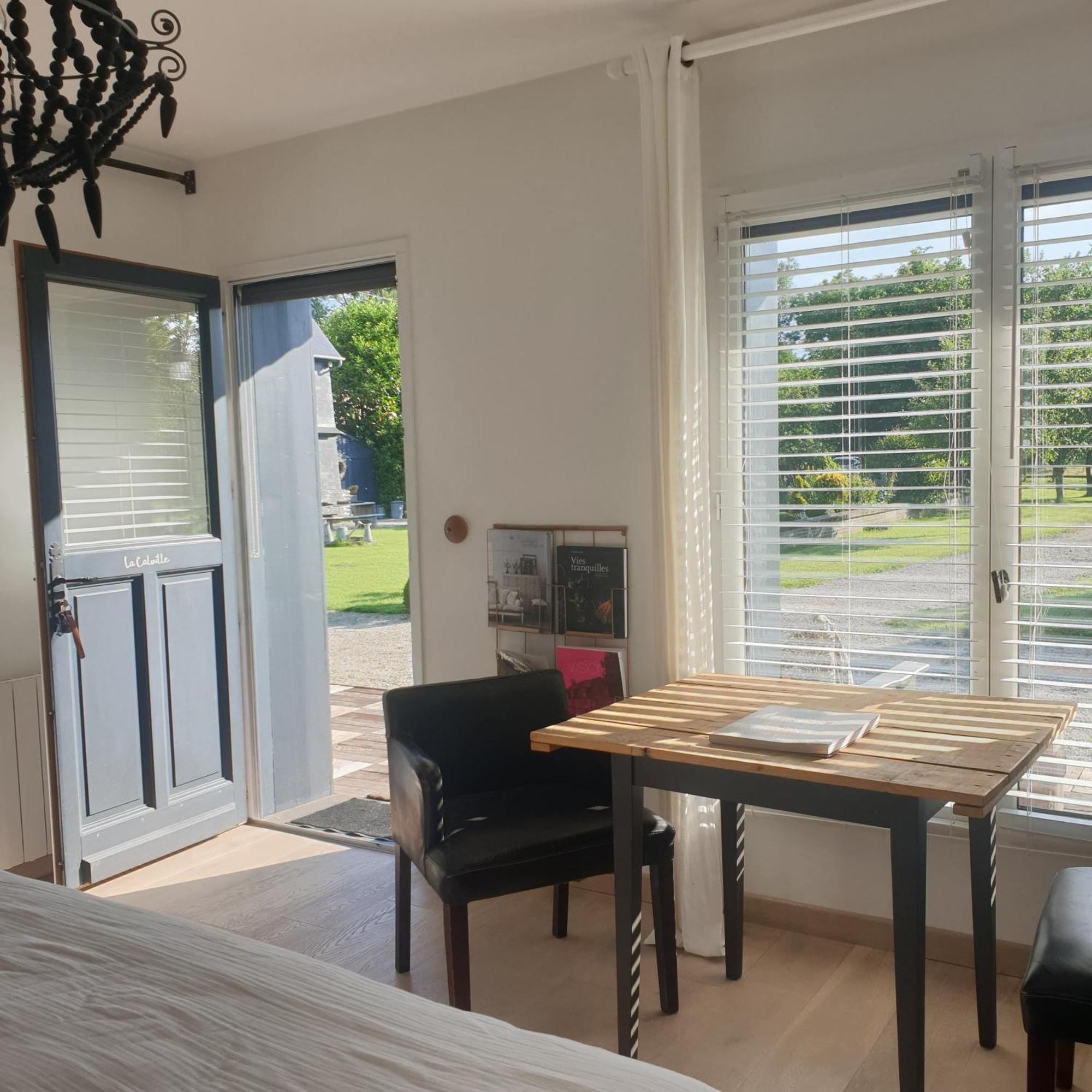 Par Hasard Ou Pas Bed & Breakfast Saint-Martin-aux-Chartrains Exterior foto