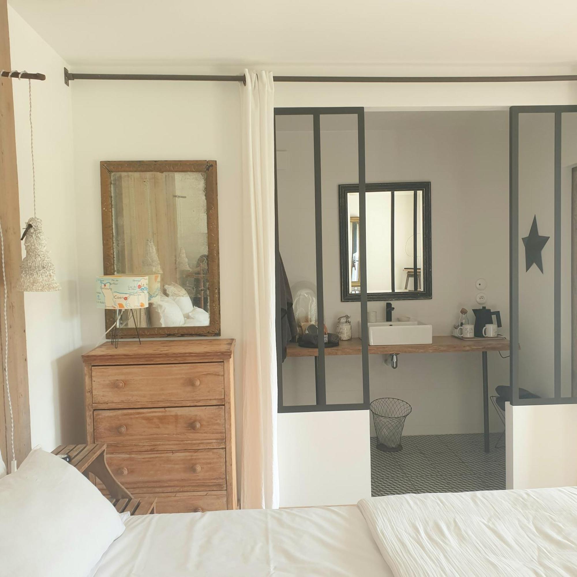 Par Hasard Ou Pas Bed & Breakfast Saint-Martin-aux-Chartrains Exterior foto