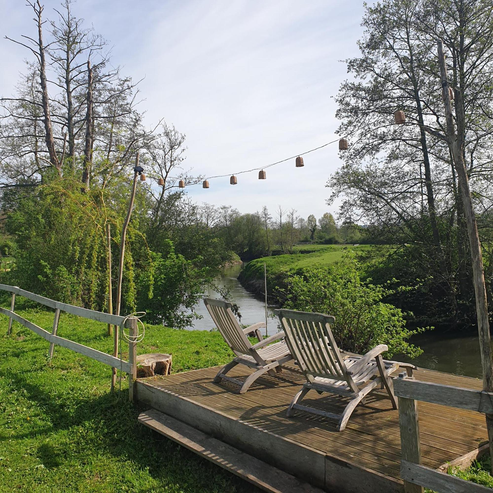 Par Hasard Ou Pas Bed & Breakfast Saint-Martin-aux-Chartrains Exterior foto